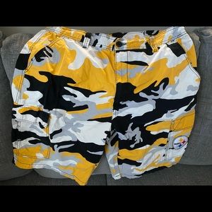Mens Pittsburg Steelers Cargo Shorts. Size 40.